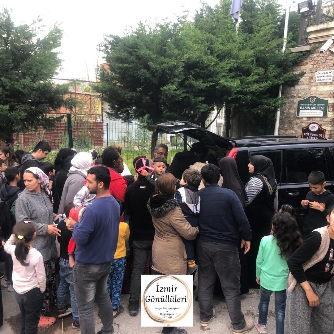 İzmir Gönüllüleri Gıda Marketi ve Gıda Dağıtımları