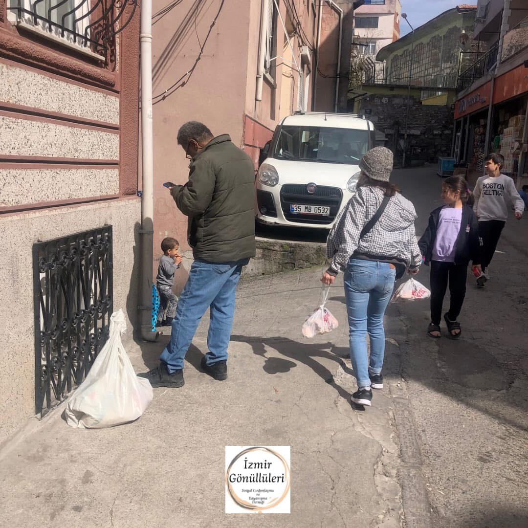 İzmir Gönüllüleri Gıda Marketi ve Gıda Dağıtımları